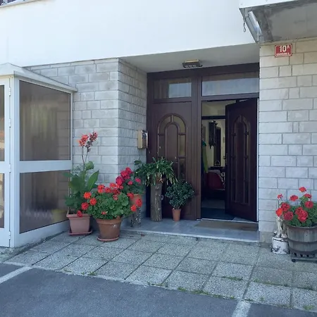 Guest house Tourist Sajovic 2*